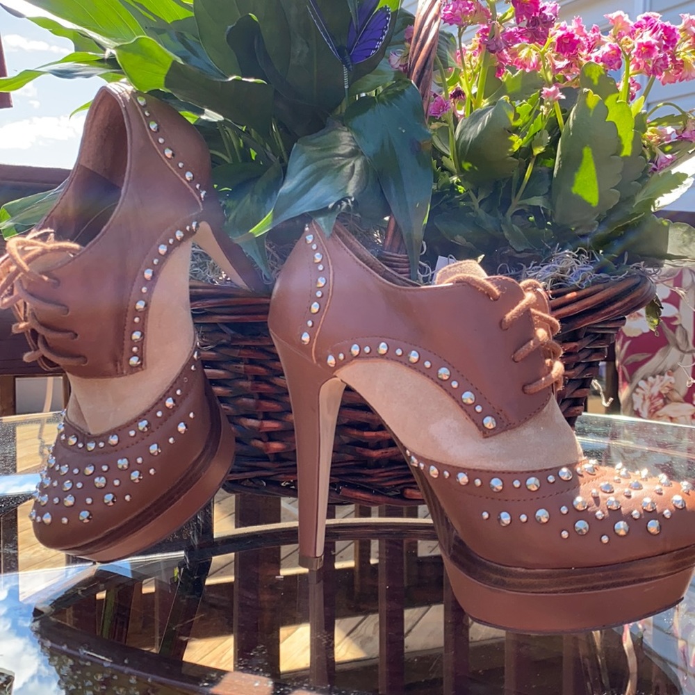 Woman’s pumps